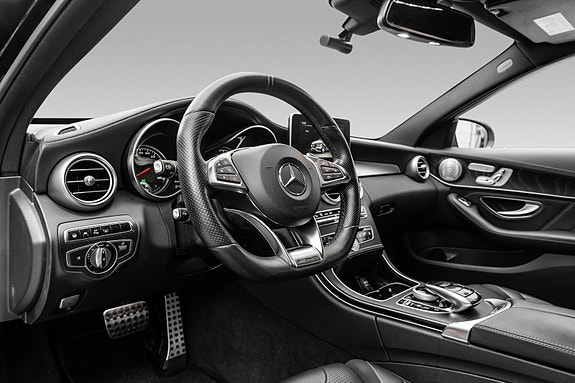 Mercedes-Benz C63 23 of 30
