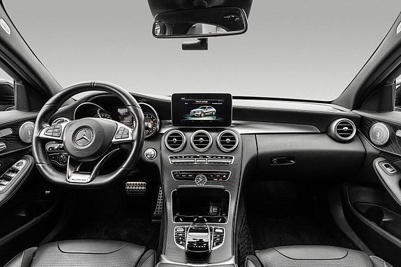 Mercedes-Benz C63 16 of 30