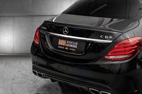 Mercedes-Benz C63 4 of 30