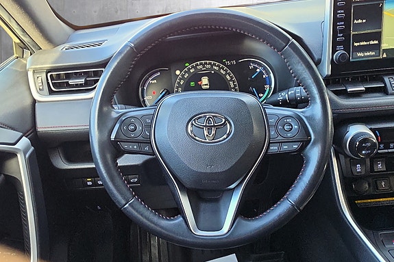 Toyota RAV4 12 of 25