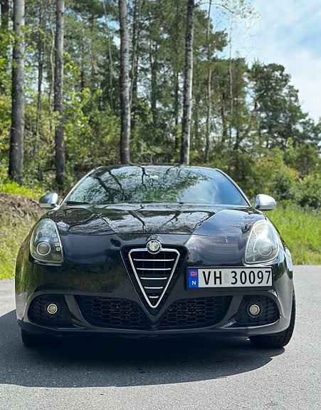 Alfa Romeo Giulietta 2 of 9