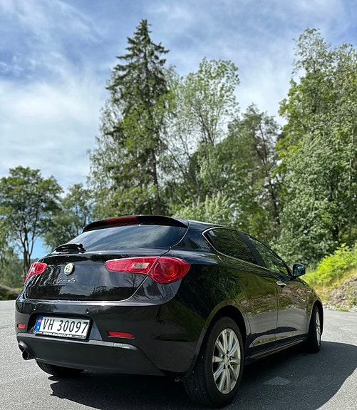 Alfa Romeo Giulietta 3 of 9