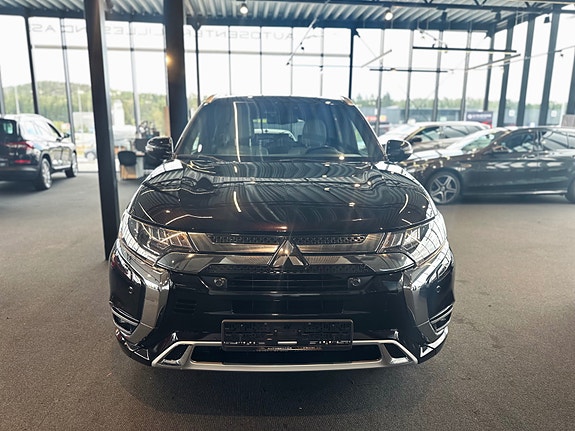 Mitsubishi Outlander 2 of 28