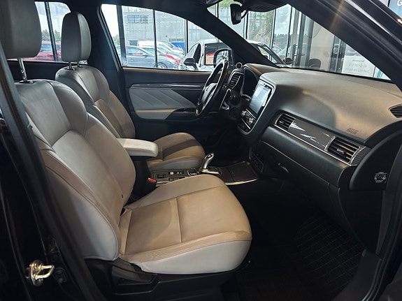 Mitsubishi Outlander 16 of 28