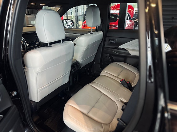 Mitsubishi Outlander 14 of 28