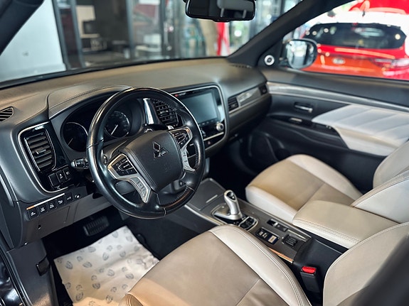 Mitsubishi Outlander 13 of 28