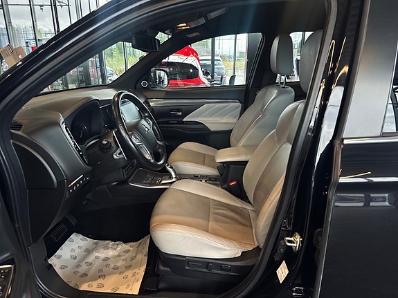 Mitsubishi Outlander 12 of 28