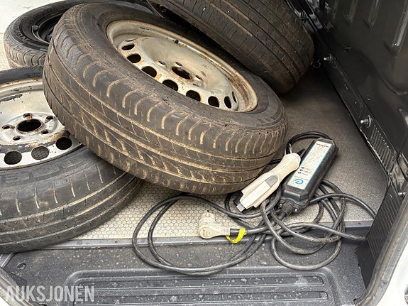 Nissan e-NV200 12 of 15