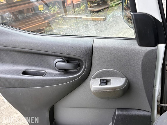 Nissan e-NV200 14 of 15