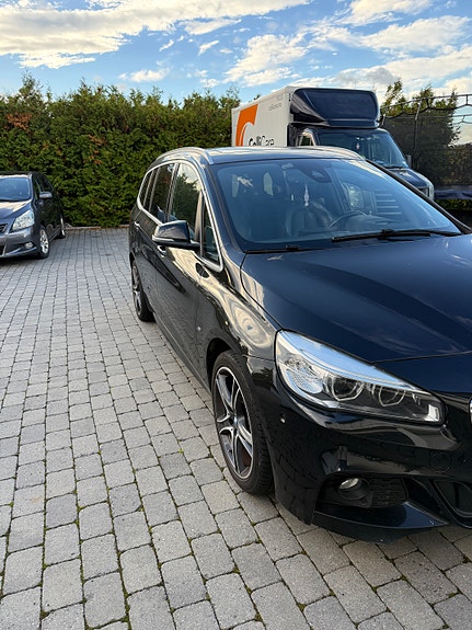 BMW 218d 4 of 17