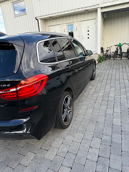 BMW 218d 6 of 17