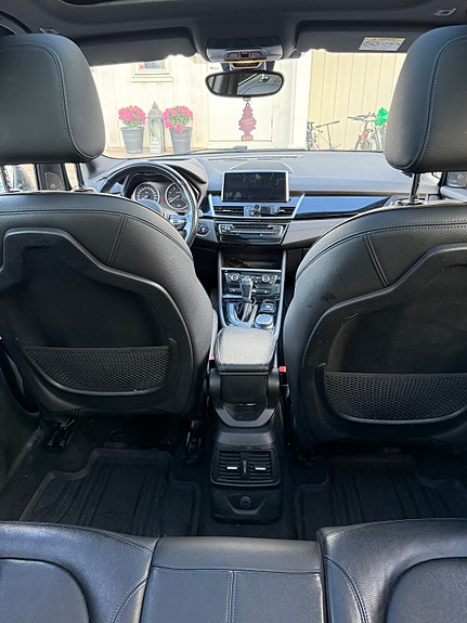 BMW 218d 11 of 17