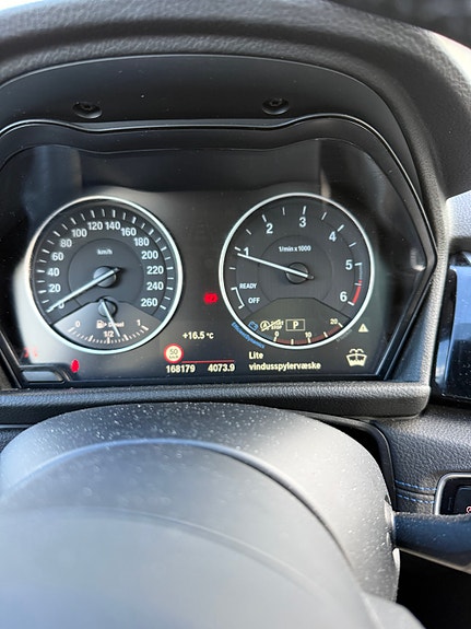 BMW 218d 15 of 17