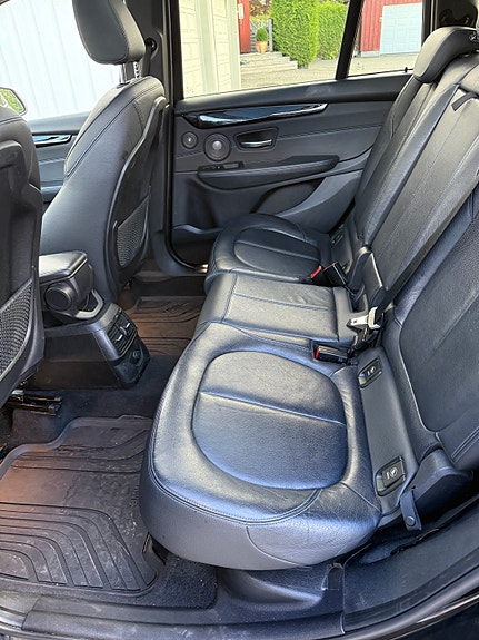 BMW 218d 13 of 17