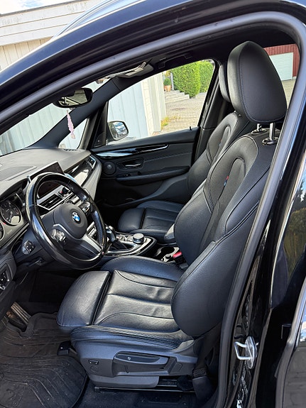 BMW 218d 14 of 17