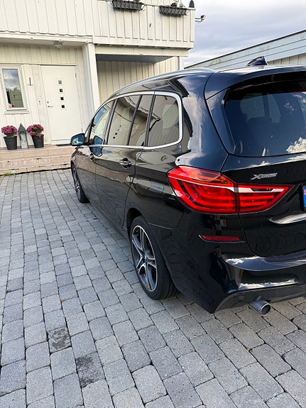 BMW 218d 5 of 17