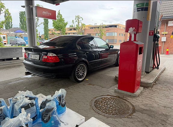 BMW 328i 7 of 15