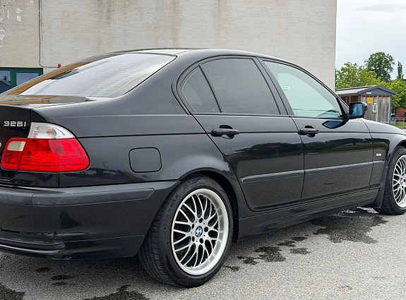 BMW 328i 3 of 15