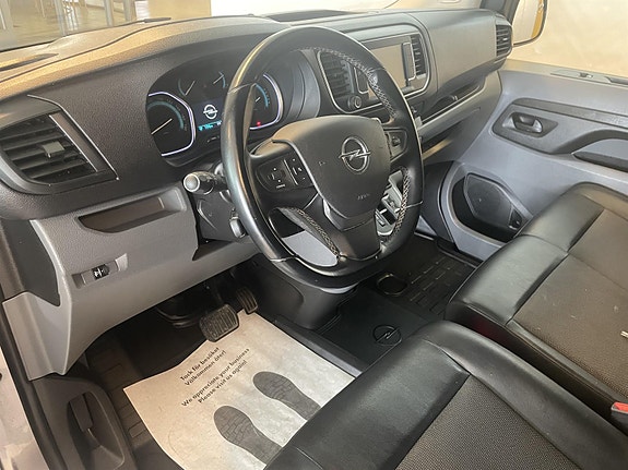 Opel Vivaro 13 of 25