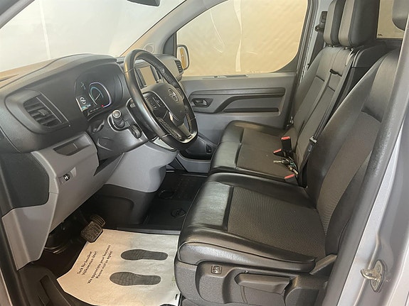 Opel Vivaro 12 of 25