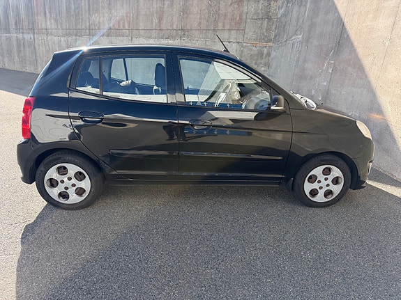Kia Picanto 6 of 12