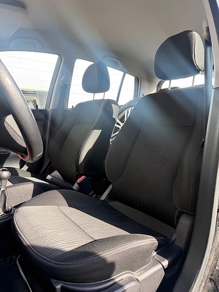 Kia Picanto 8 of 12