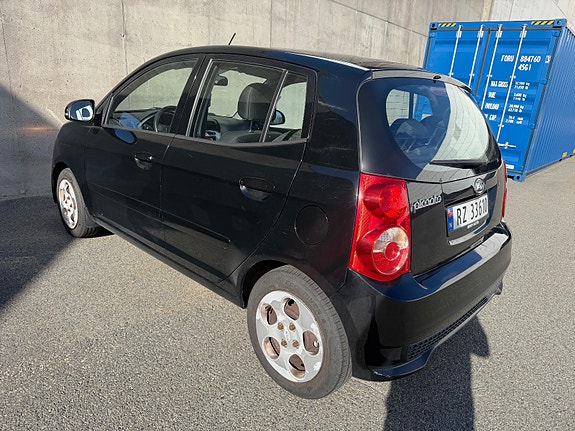Kia Picanto 7 of 12