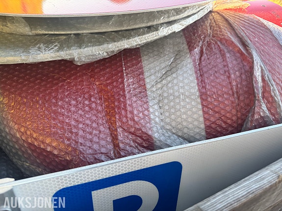 Andre Parti skilter, skiltrammer og stolper til veiarbeid 20 of 22