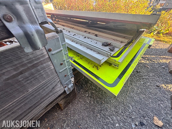 Andre Parti skilter, skiltrammer og stolper til veiarbeid 15 of 22