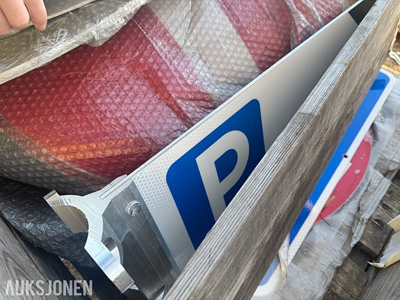 Andre Parti skilter, skiltrammer og stolper til veiarbeid 19 of 22
