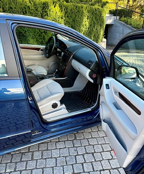 Mercedes-Benz A160 9 of 26