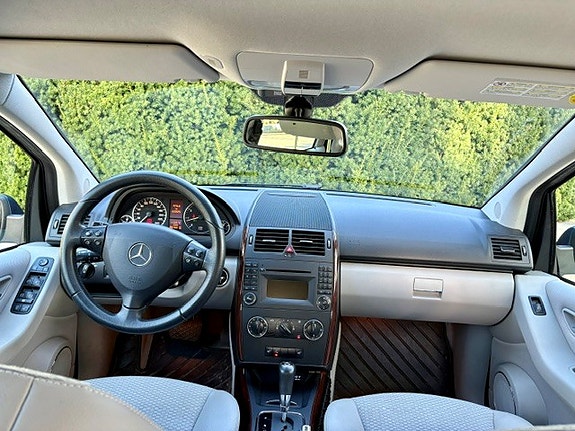 Mercedes-Benz A160 11 of 26