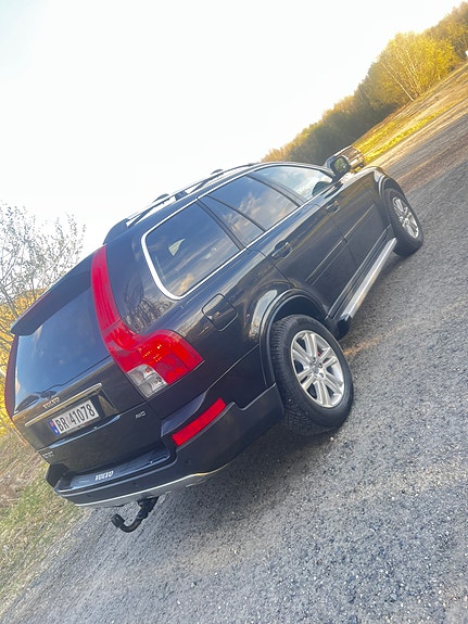 Volvo XC90 3 of 18