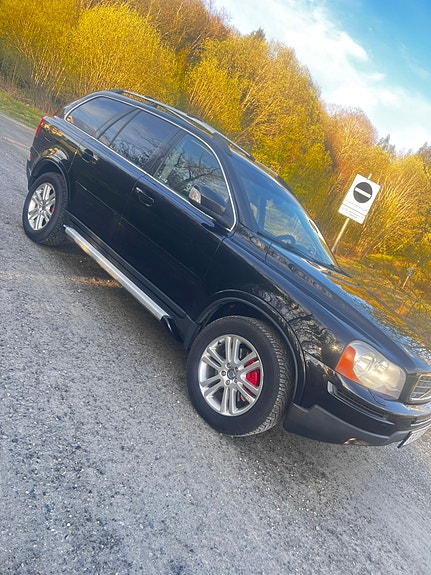 Volvo XC90 2 of 18