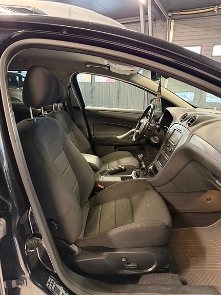 Ford Mondeo 20 of 30