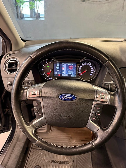 Ford Mondeo 26 of 30