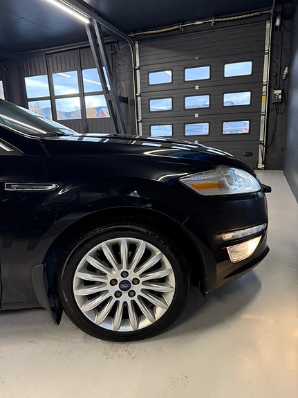 Ford Mondeo 13 of 30
