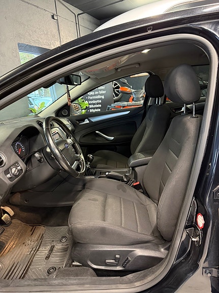 Ford Mondeo 17 of 30