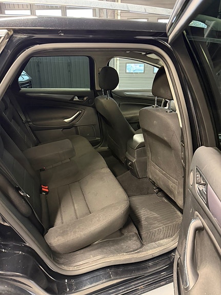 Ford Mondeo 23 of 30