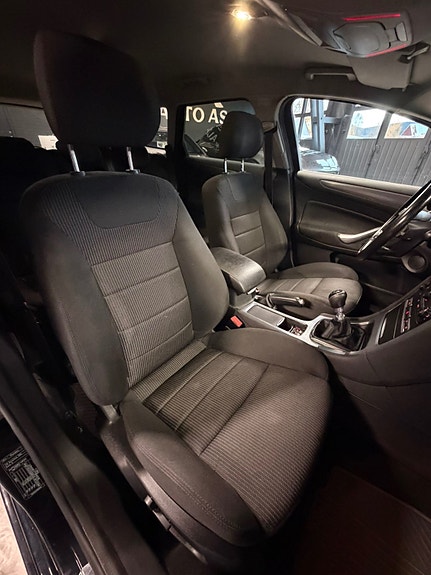 Ford Mondeo 19 of 30