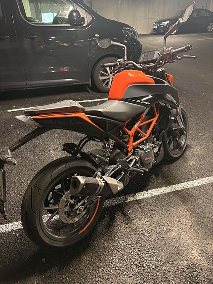 KTM 390 Duke 7 of 9