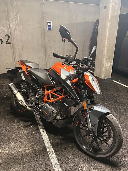 KTM 390 Duke 2 of 9