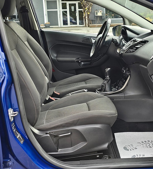 Ford Fiesta 15 of 30