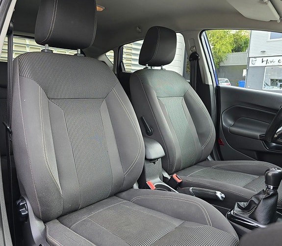 Ford Fiesta 16 of 30