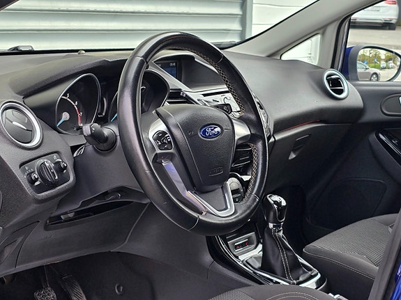 Ford Fiesta 13 of 30