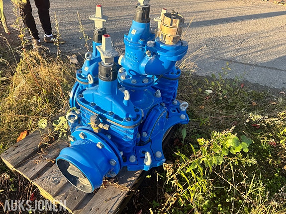 Andre Ventilkryss Ulefos med tre sluser DN200 og brannkobling DN150 - PN10 2 of 21