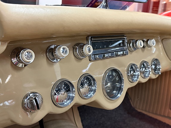 Chevrolet Corvette 29 of 30