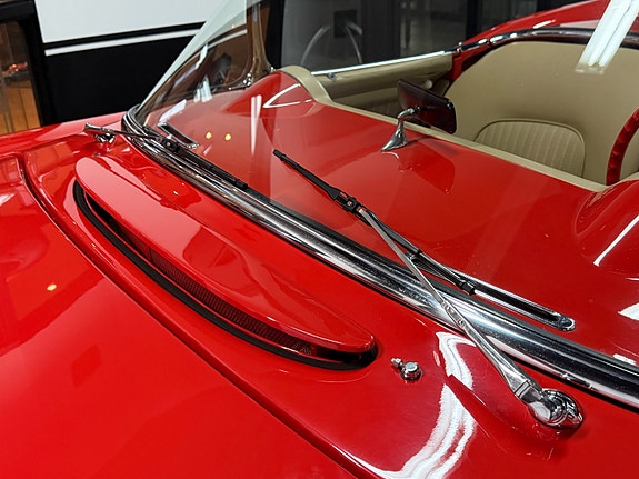 Chevrolet Corvette 13 of 30