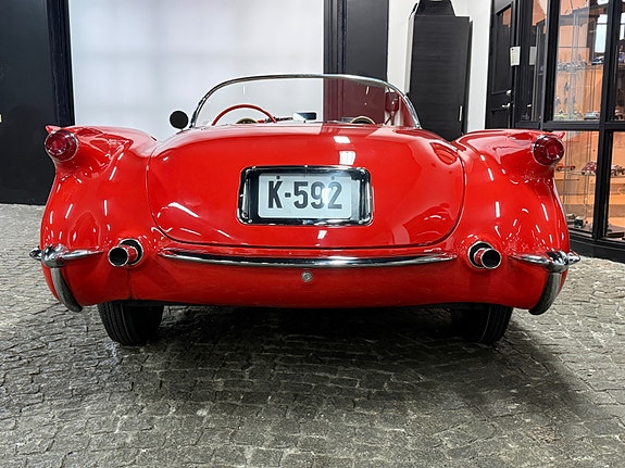 Chevrolet Corvette 4 of 30