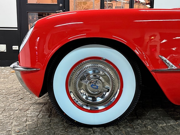 Chevrolet Corvette 11 of 30